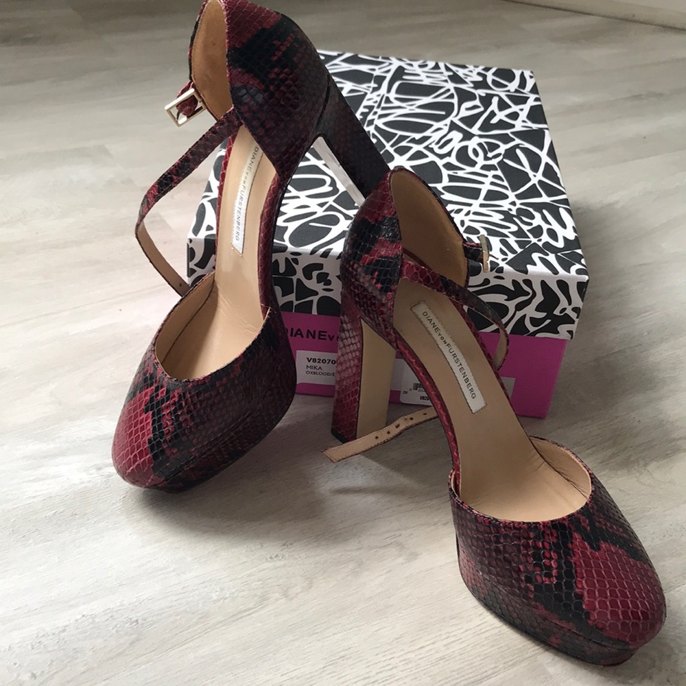 Dvf Mika Platforms-Oxblood/Black Python Size 6.5m - image 1